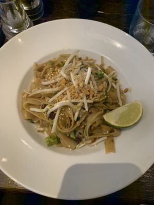 Pad thaï  at Janine Loves Sunday in Paris