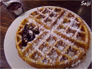 Gaufre vegan avec chocolat at Janine Loves Sunday in Paris
