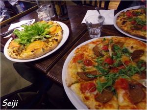Pizza vegan (raclette et chorizo) at Janine Loves Sunday in Paris