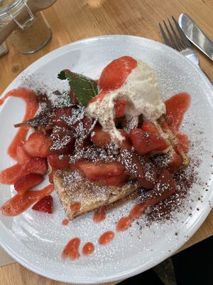 sehr leckere, vegane Waffeln aus Dinkelmehl gibt es bei Café Neue Liebe  at Cafe Neue Liebe in Berlin