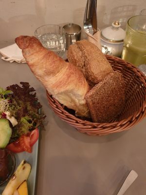 Frische Brotauswahl at Cafe Neue Liebe in Berlin
