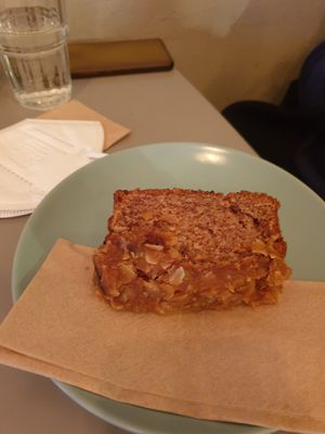 Bananenbrot mit Erdnussbutterglasur at Cafe Neue Liebe in Berlin