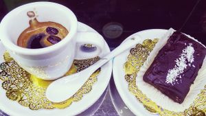 Caffè 100% arabica e Bounty al cocco. at Bio & Chocolate in Siena