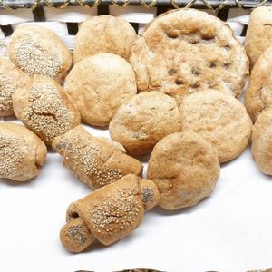 Pane con lievito madre,con semi misti,senza glutine,con farine integrali. at Bio & Chocolate in Siena