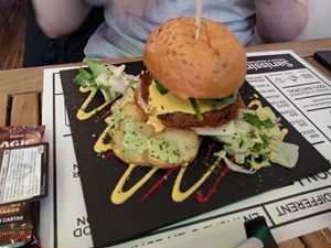 Burguer espartana at Sanissimo - Opera in Madrid