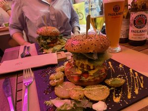 Above: Logan’s burger, underneath: shameless by Beyond burger   at Sanissimo - Opera in Madrid