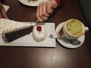 Tarta + café matcha at Sanissimo - Opera in Madrid