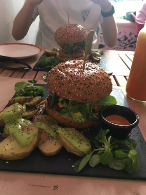 Red dragon burger  at Sanissimo - Opera in Madrid