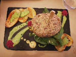The party girl - veggie burger at Sanissimo - Opera in Madrid