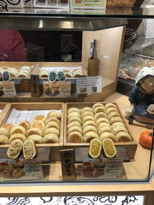 Flavors are labeled in Japanese and English at Irohado in Nagano