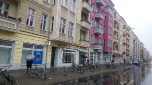 Outside at Kiez Vegan - Warschauer Str in Berlin