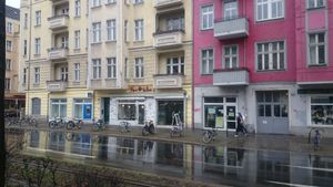 Outside at Kiez Vegan - Warschauer Str in Berlin