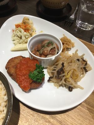 Set meal with hamburger at Evah Dining Macrobiotic - Hakata Riverain Mall in Fukuoka
