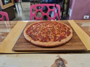 Vegan red pizza at Le Golose Imperfezioni in Como