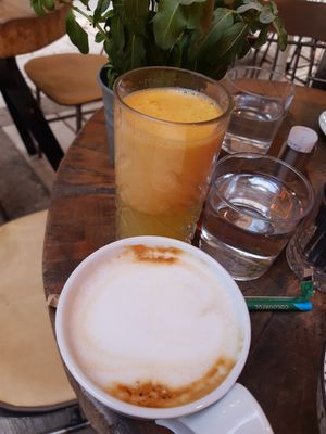 Vegan breakfast at Fontana in Athens