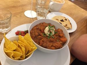 'Chunky Chilli and Nachos', with added flatbread.
(also featuring a soy latte!) at Earthlings in Bolton