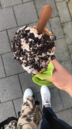 sogar mit kekslöffel 👌🏼🥰 at LisEis in Kiel