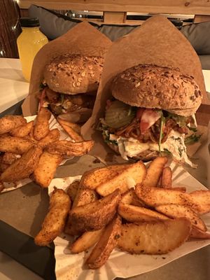 Jackfruit Burger 🍔   at Farma Burgerownia Roslinna in Krakow