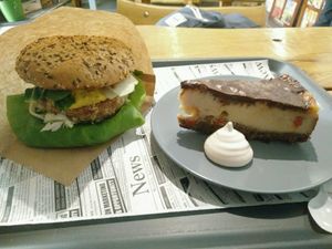 "chizer" burger and tofu cheesecake with aquafaba meringue at Farma Burgerownia Roslinna in Krakow