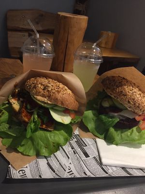 Burgers and lemonade at Farma Burgerownia Roslinna in Krakow