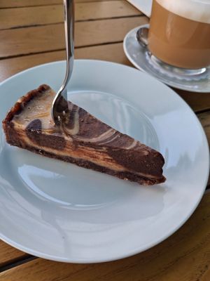 Cashew Salted Caramel Coffee Tarte at Schneeweiss + Rosenrot in Goslar