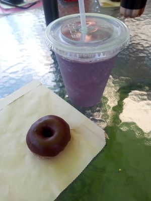 Love Lavender smoothie & raw donut 🍩 at Glow Juicery in Duncan