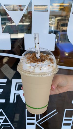 Biscoff mylkshakes at Veganyumm Bakehouse in Brisbane