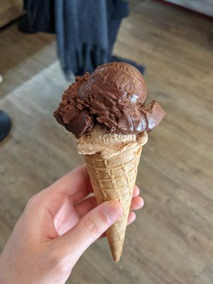 Dark chocolate + cinnamon + vegan cone at Roberto Gelato in Utrecht