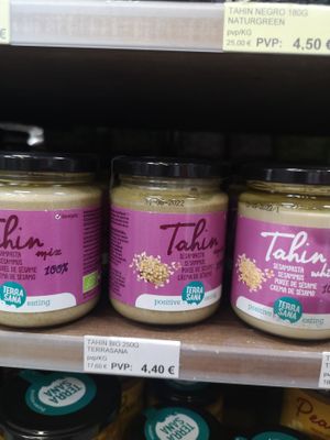 Lots of options, multiple choices for tahin for example.  at El Cambio in Malaga