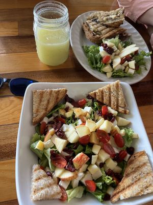 Salad and portobello sandwich   at El Arbol de la Vida in Queretaro