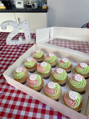 21st birthday cupcakes at Jesmond Cake Company in Newcastle Upon Tyne