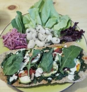 Mini vegan pizza at Cafe Vida in La Paz