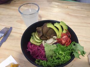 Mediterranean bowl: avocado, white beans, hummus, tomato, olives and cabbage at Cafe Vida in La Paz