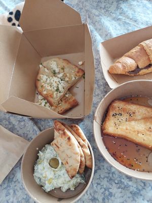 Tzatziki, garlic feta Flatbread at ONO by Marouli in Rhodes