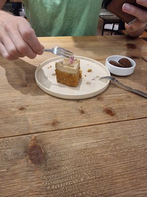 Carrot cake and bliss ball at Plants in Taipei