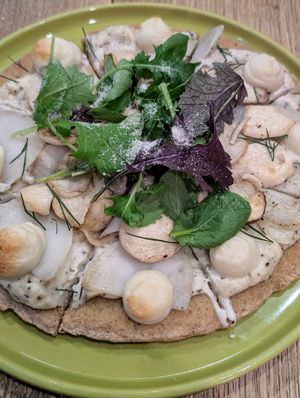 Pizza at Plants in Taipei