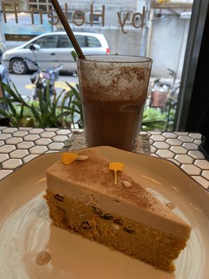 Getting some work done here, staff are awesome and so accommodating! Love this place!! at Plants in Taipei