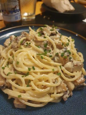 Spagettis carbonara at Veganaki in Athens