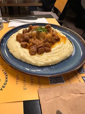 Gyros with smashed potatos #Veganuary at Veganaki in Athens