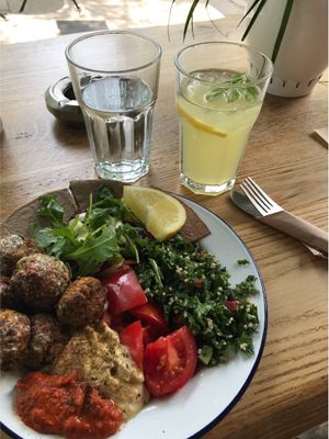 Fafalef plate with lemonade at Veganaki in Athens