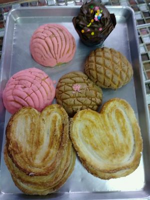 vegan pastries at Panaderia Nuevo Leon in Chicago