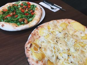 potato and onion white pizza, arugula green pizza (2016) at La Stella Nera in Berlin