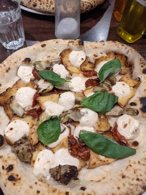 Vegan pizza at La Stella Nera in Berlin