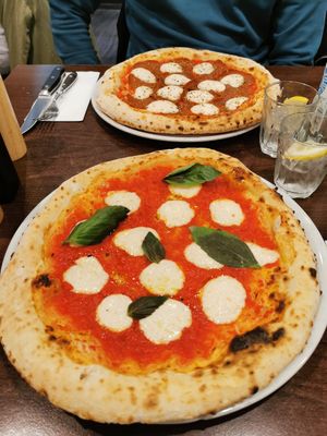 Pizza Margherita and pizza Diavola at La Stella Nera in Berlin