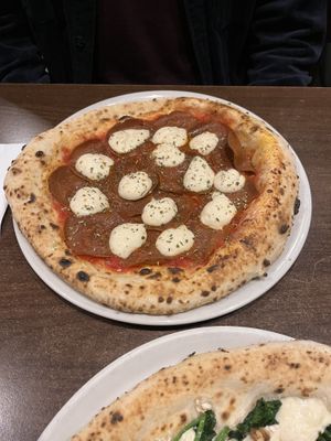 Pizza Diavolo mit scharfer veganer Wurst  at La Stella Nera in Berlin