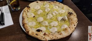 Pizza bianca at La Stella Nera in Berlin