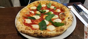 Pizza rossa at La Stella Nera in Berlin