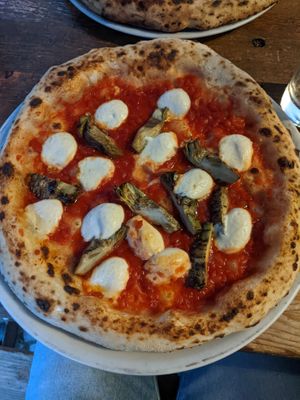 Margherita with artichoke - 4/5 at La Stella Nera in Berlin