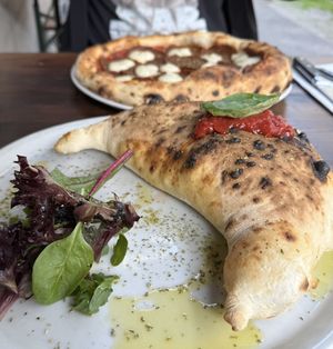 Diavola & Calzone  at La Stella Nera in Berlin