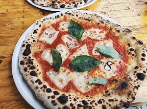 The best pizza at La Stella Nera in Berlin